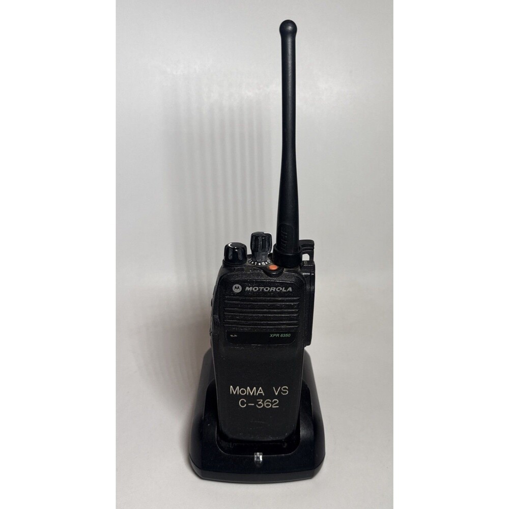 Motorola MOTOTRBO XPR6350 4W 32CH UHF 96% Battery radio AAH55TDC9LA1AN w Charger